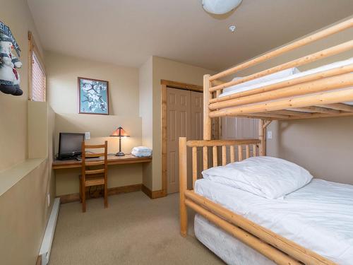 105 Forest Lane, Big White, BC - Indoor Photo Showing Bedroom