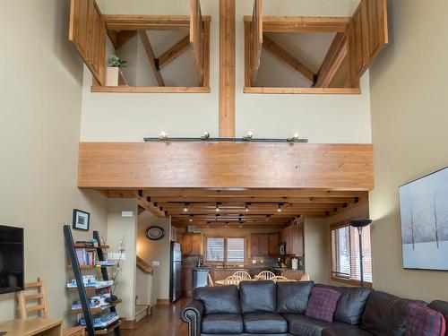 105 Forest Lane, Big White, BC - Indoor Photo Showing Living Room