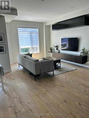 114 - 590 N Service Road, Hamilton, ON - Indoor Photo Showing Living Room