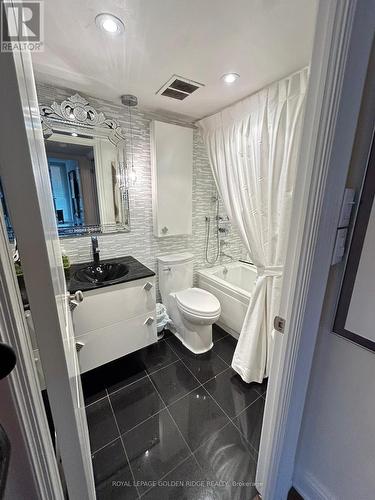 210 - 65 Spring Garden Avenue, Toronto (Willowdale East), ON - Indoor Photo Showing Bathroom