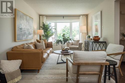 586 Hayward Crescent, Milton (Timberlea), ON - Indoor Photo Showing Living Room