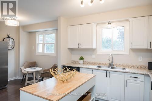 586 Hayward Crescent, Milton (Timberlea), ON - Indoor Photo Showing Kitchen With Double Sink