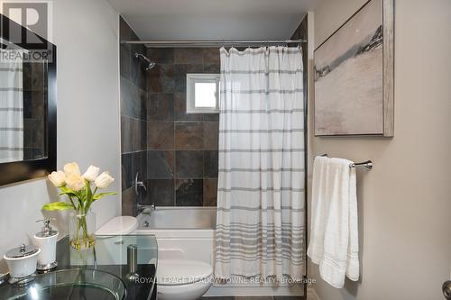 586 Hayward Crescent, Milton (Timberlea), ON - Indoor Photo Showing Bathroom