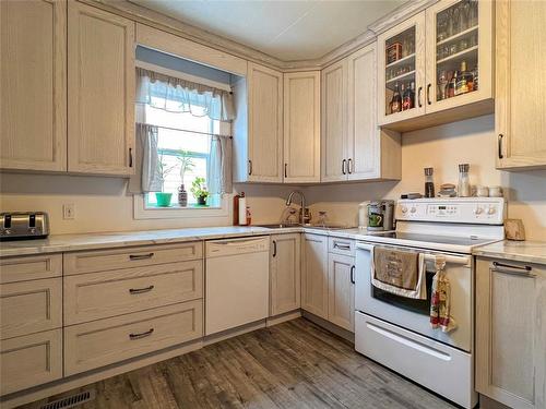 61 4Th Street S, Souris, MB - Indoor Photo Showing Kitchen