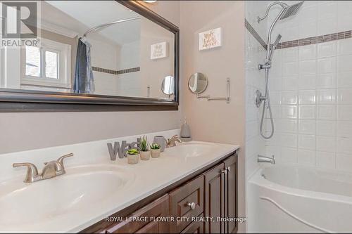 14 Hallen Road, Brampton (Fletcher'S West), ON - Indoor Photo Showing Bathroom