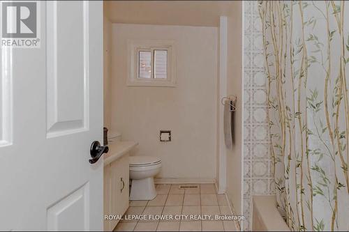 14 Hallen Road, Brampton (Fletcher'S West), ON - Indoor Photo Showing Bathroom