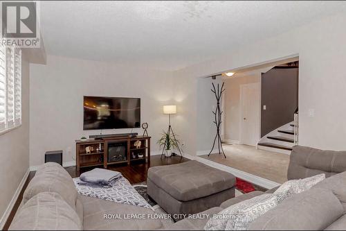 14 Hallen Road, Brampton (Fletcher'S West), ON - Indoor Photo Showing Living Room