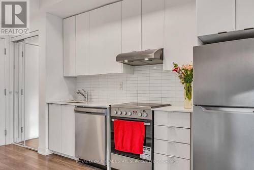 406 - 120 Canon Jackson Drive E, Toronto (Beechborough-Greenbrook), ON - Indoor Photo Showing Kitchen With Stainless Steel Kitchen With Upgraded Kitchen