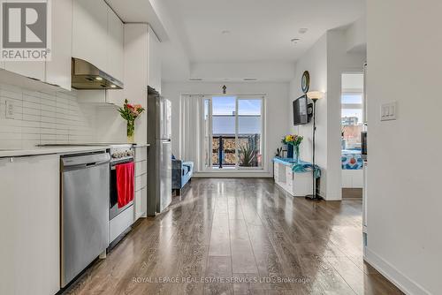 406 - 120 Canon Jackson Drive E, Toronto (Beechborough-Greenbrook), ON - Indoor Photo Showing Kitchen