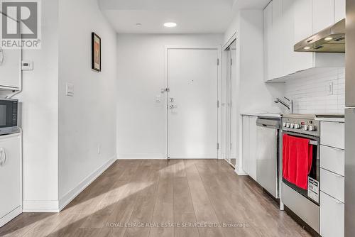 406 - 120 Canon Jackson Drive E, Toronto (Beechborough-Greenbrook), ON - Indoor Photo Showing Kitchen