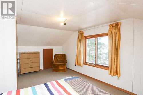 99 Heyden Lake Rd, Aweres Township, ON - Indoor Photo Showing Bedroom