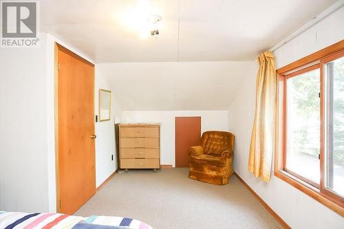 99 Heyden Lake Rd, Aweres Township, ON - Indoor Photo Showing Bedroom