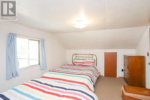 99 Heyden Lake Rd, Aweres Township, ON - Indoor Photo Showing Bedroom