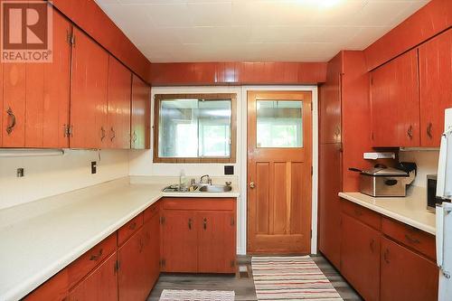 99 Heyden Lake Rd, Aweres Township, ON - Indoor Photo Showing Kitchen With Double Sink