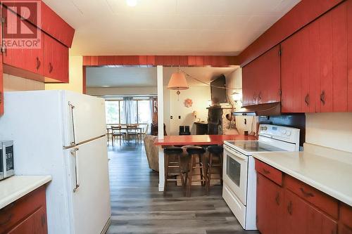 99 Heyden Lake Rd, Aweres Township, ON - Indoor Photo Showing Kitchen