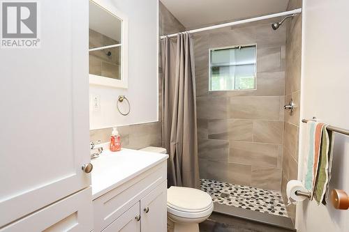 99 Heyden Lake Rd, Aweres Township, ON - Indoor Photo Showing Bathroom