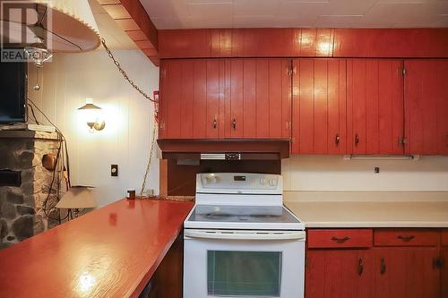 99 Heyden Lake Rd, Aweres Township, ON - Indoor Photo Showing Kitchen