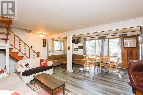 99 Heyden Lake Rd, Aweres Township, ON - Indoor Photo Showing Living Room