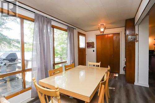 99 Heyden Lake Rd, Aweres Township, ON - Indoor Photo Showing Dining Room