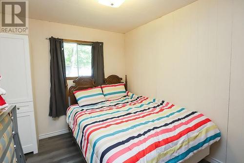 99 Heyden Lake Rd, Aweres Township, ON - Indoor Photo Showing Bedroom