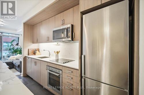 268 - 1575 Lakeshore Road W, Mississauga (Clarkson), ON - Indoor Photo Showing Kitchen With Upgraded Kitchen