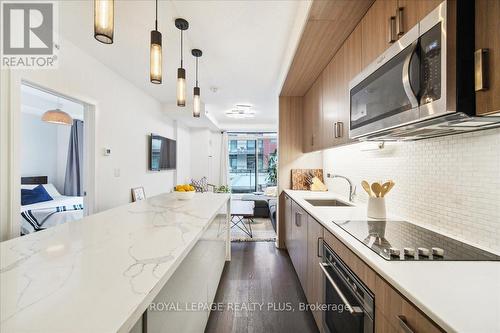 268 - 1575 Lakeshore Road W, Mississauga (Clarkson), ON - Indoor Photo Showing Kitchen With Upgraded Kitchen