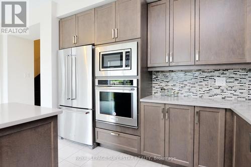 7724 Black Maple Drive, Niagara Falls, ON - Indoor Photo Showing Kitchen