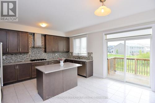 7724 Black Maple Drive, Niagara Falls, ON - Indoor Photo Showing Kitchen With Upgraded Kitchen