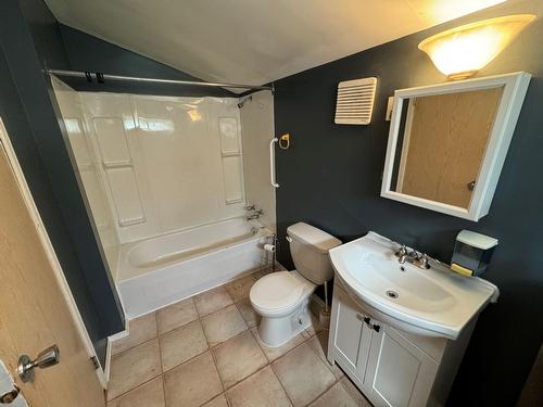 7687 Riverside Drive, Grand Forks, BC - Indoor Photo Showing Bathroom