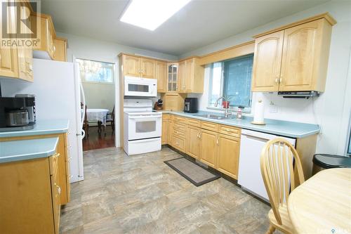 24 Simpson Crescent, Saskatoon, SK - Indoor Photo Showing Kitchen