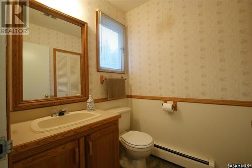 24 Simpson Crescent, Saskatoon, SK - Indoor Photo Showing Bathroom