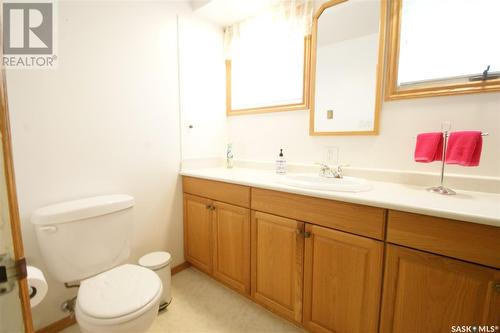 24 Simpson Crescent, Saskatoon, SK - Indoor Photo Showing Bathroom