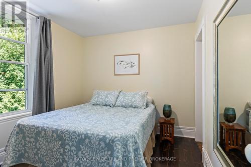 136 Langarth Street E, London, ON - Indoor Photo Showing Bedroom