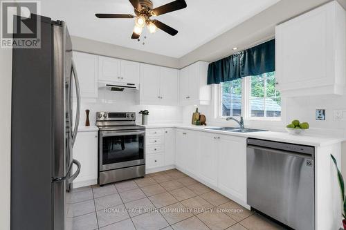 41 Marmill Way, Markham, ON - Indoor Photo Showing Kitchen With Double Sink