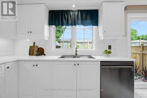 41 Marmill Way, Markham, ON - Indoor Photo Showing Kitchen With Double Sink