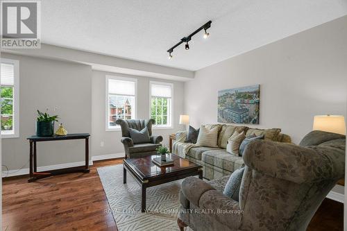 41 Marmill Way, Markham, ON - Indoor Photo Showing Living Room