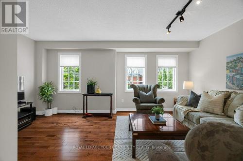 41 Marmill Way, Markham, ON - Indoor Photo Showing Living Room