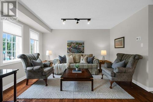 41 Marmill Way, Markham, ON - Indoor Photo Showing Living Room