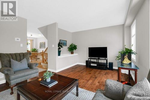 41 Marmill Way, Markham, ON - Indoor Photo Showing Living Room