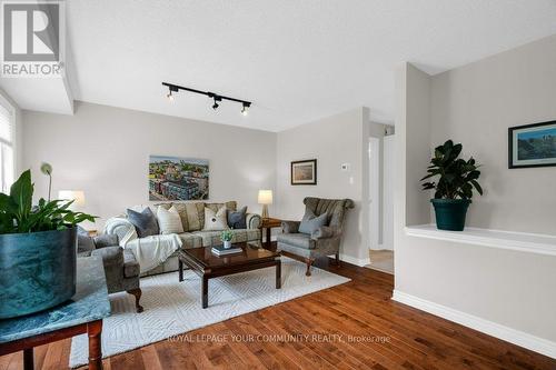 41 Marmill Way, Markham, ON - Indoor Photo Showing Living Room