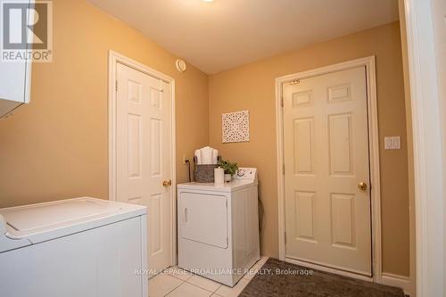 2548 Thornbury Drive, Peterborough (Otonabee), ON - Indoor Photo Showing Laundry Room