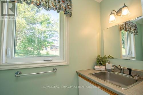 2548 Thornbury Drive, Peterborough (Otonabee), ON - Indoor Photo Showing Bathroom