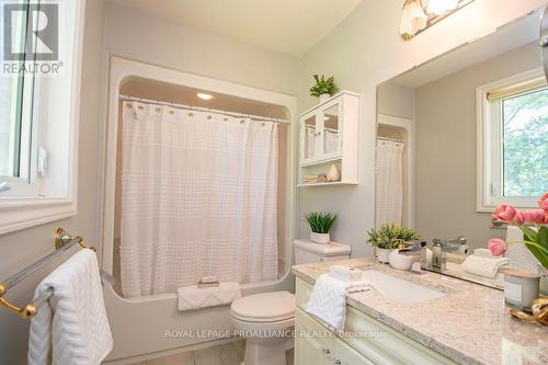 2548 Thornbury Drive, Peterborough (Otonabee), ON - Indoor Photo Showing Bathroom