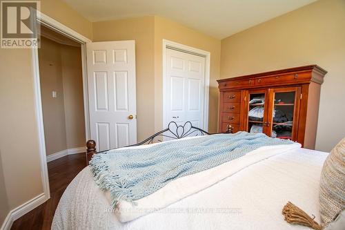 2548 Thornbury Drive, Peterborough (Otonabee), ON - Indoor Photo Showing Bedroom