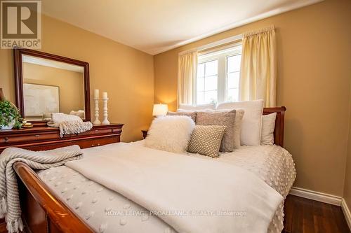 2548 Thornbury Drive, Peterborough (Otonabee), ON - Indoor Photo Showing Bedroom