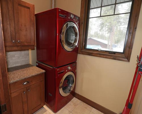 6308 Ash Road, Wasa, BC - Indoor Photo Showing Laundry Room