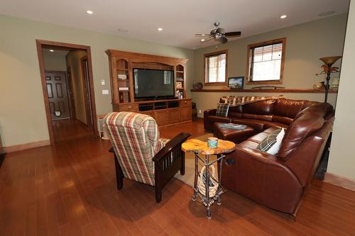 6308 Ash Road, Wasa, BC - Indoor Photo Showing Living Room