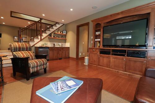 6308 Ash Road, Wasa, BC - Indoor Photo Showing Living Room