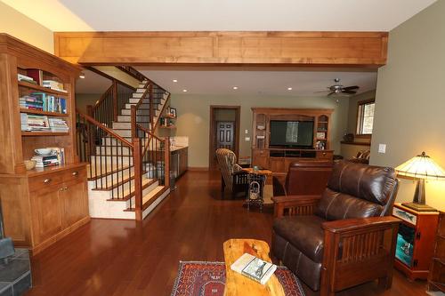 6308 Ash Road, Wasa, BC - Indoor