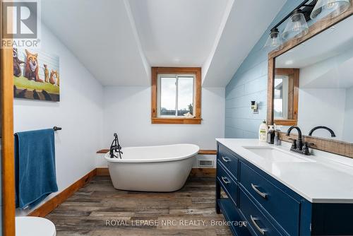 1622 Bertie Street, Fort Erie, ON - Indoor Photo Showing Bathroom